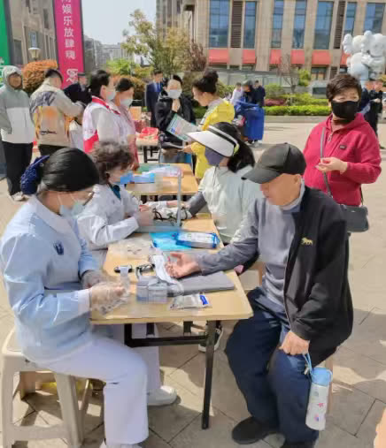 護士為長者量血壓